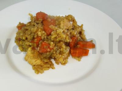 Plovas su vištienos filė, prieskoniais ir krapais pagrindine nuotrauka