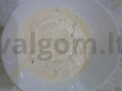 Česnakinis-grietinės padažas pagrindine nuotrauka