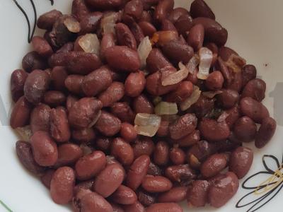 Pupelės su keptu svogūnu pagrindine nuotrauka