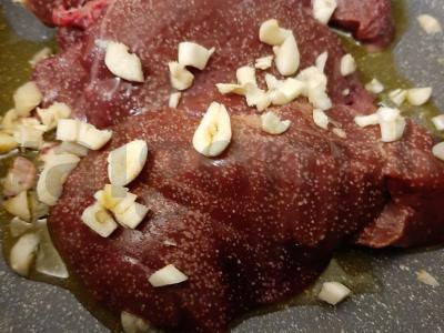 Kalakutienos kepenėlės grietinėlės padaže su makaronų garnyru Žingsnis 1