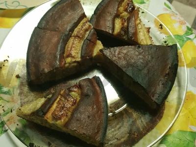 Biskvitas su bananais pagrindine nuotrauka