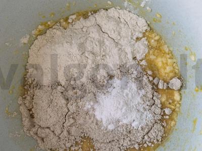 Avižiniai sausainiai su raudonaisiais serbentais Žingsnis 4