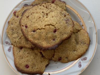 Avižiniai sausainiai su raudonaisiais serbentais pagrindine nuotrauka