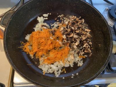 Įdaryti grybai su morkomis ir sūriu Žingsnis 1