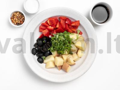 Šiltas bulvių salotas su alyvuogėmis ir paprika Žingsnis 1