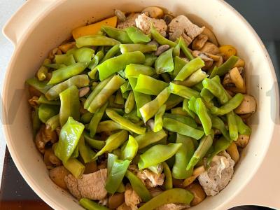 Kiaulienos kaklas su grybais ir pupelėmis terijaki padaže Žingsnis 6