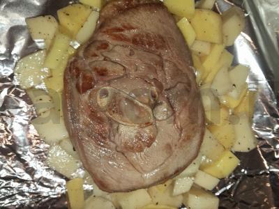 Marinuota kalakutienos blauzda, kepta su bulvėmis Žingsnis 4