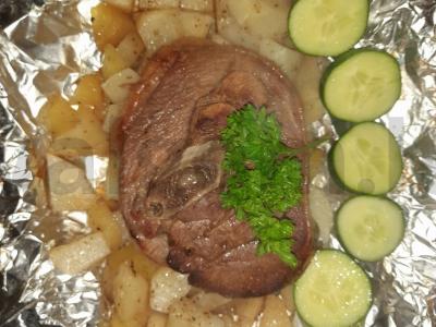 Marinuota kalakutienos blauzda, kepta su bulvėmis pagrindine nuotrauka