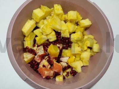 Naudingas salotas su ananasais ir apelsinais Žingsnis 2