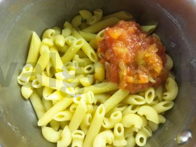 Makaronai su grietine ir pomidoru Žingsnis 2