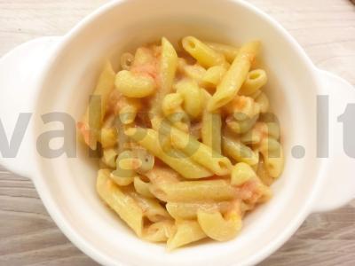 Makaronai su grietine ir pomidoru pagrindine nuotrauka