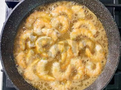 Originalus salotas su krevetėmis, avokadu ir persimonu Žingsnis 2