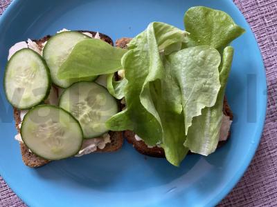 Sumuštinis su kalakutiena ir kiaušiniu pagrindine nuotrauka