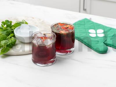 Uogų limonadas su mėtomis pagrindine nuotrauka