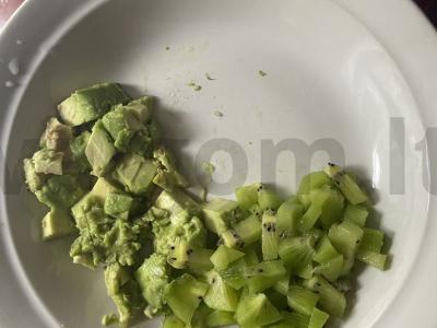 Salotos su kiviais, avokadu ir maasdamo sūriu Žingsnis 1