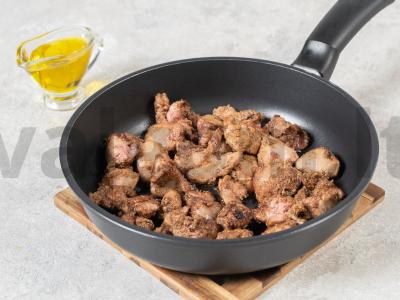 Vištienos kepenėlės keptuvėje Žingsnis 1