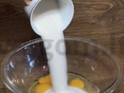 Kvapnus keksiukas su razinomis Žingsnis 1