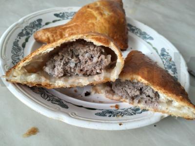 Greita samsa iš sluoksniuoto tešlos pagrindine nuotrauka