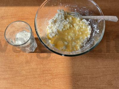 Sūrio blynai su padažu ir uogomis Žingsnis 2