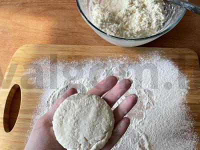 Sūrio blynai su padažu ir uogomis Žingsnis 5