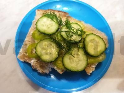 Gruziniškas lavašas su paprikomis ir agurkais pagrindine nuotrauka