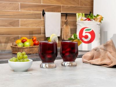 Punschas su serbentais, spanguolėmis, degtine ir rožiniu vynu pagrindine nuotrauka