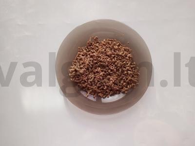 Sluoksniuotas salotas su kepenimis, morkomis ir sūriu Žingsnis 3