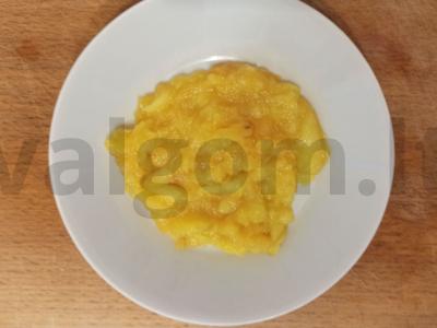 Obuolių tyrė su gabaliukais pagrindine nuotrauka