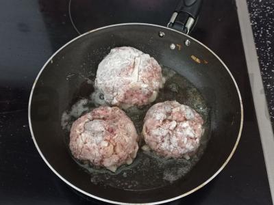 Mėsos kotletai su mocarela Žingsnis 3