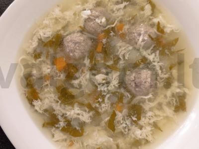 Rūgštynių sriuba su kiaulienos kukuliais pagrindine nuotrauka