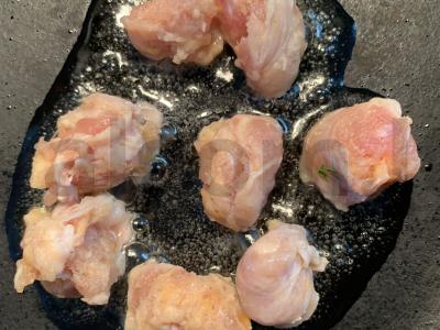 Pomidorų, morkų ir dešrelių salotos su krekeriais Žingsnis 1