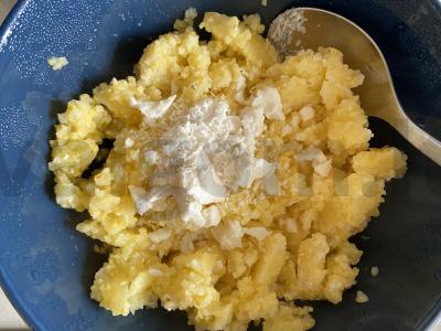 Kukurūzų košė su vaisiais, kokosų pasta ir migdolų sirupu Žingsnis 2