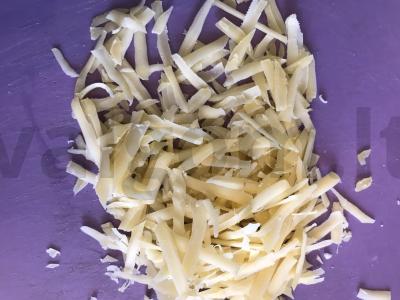 Blynų pica su sūriu ir rūkytomis dešrelėmis Žingsnis 4