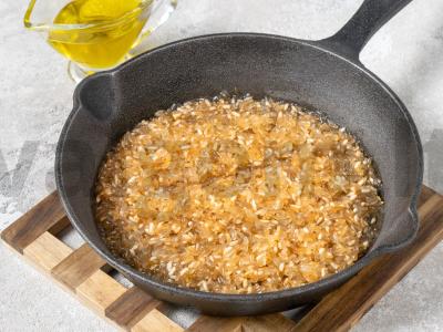 Keptas ryžiai keptuvėje Žingsnis 2