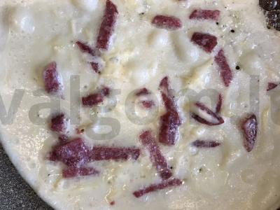 Blynų pica su sūriu ir rūkytomis dešrelėmis Žingsnis 6