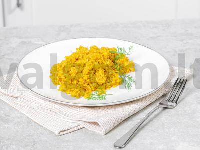 Keptas ryžiai keptuvėje pagrindine nuotrauka