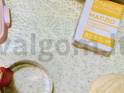 Pitos su kiaušiniu, sūriu ir paštetu pusryčiams Žingsnis 1