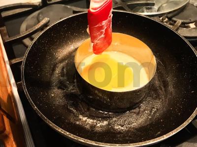 Pitos su kiaušiniu, sūriu ir paštetu pusryčiams Žingsnis 2