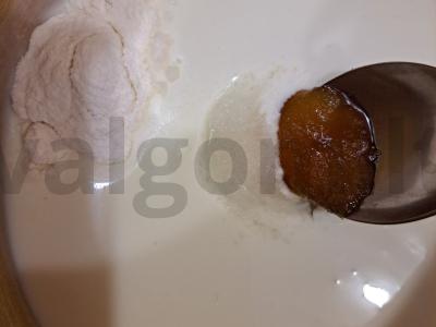 Bezdrožių duona su razinomis Žingsnis 1