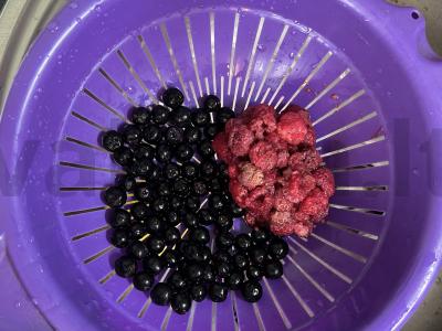 Vitaminų arbata su žolelėmis, avietėmis ir juodąja serbentu Žingsnis 1