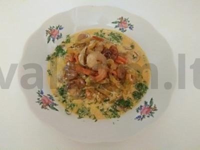 Sriuba su krevetėmis ir daržovėmis žuvies sultinyje, kokosų piene ir grietinėlėje pagrindine nuotrauka