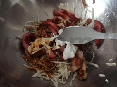 Šiltas salotas su kiauliena ir sojų padažu Žingsnis 3