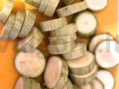 Cukinijų apkepas su sūriu lėtoje viryklėje Žingsnis 1