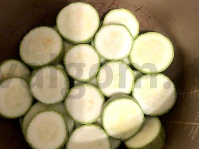 Cukinijų apkepas su sūriu lėtoje viryklėje Žingsnis 3