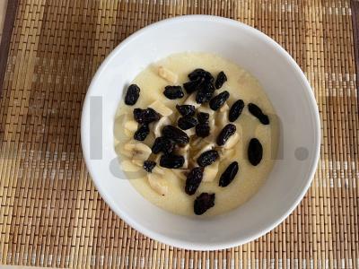 Kukurūzų košė su razinomis ir bananais Žingsnis 4