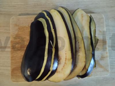 Baklažanų ritinėliai su sūriu ir morkomis Žingsnis 1