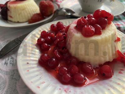 Dietinis varškės pudingas mikrobangų krosnelėje pagrindine nuotrauka