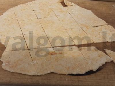 Tešlos traškučiai su šonine Žingsnis 4