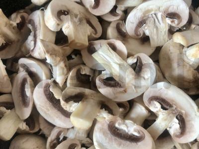 Šampinjonai su svogūnais ir česnaku grietinės padaže Žingsnis 1