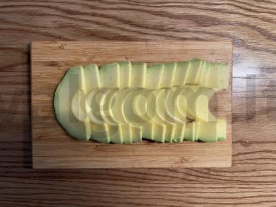 Naudingos tostai su avokadu, kiaušiniu ir granatu Žingsnis 2